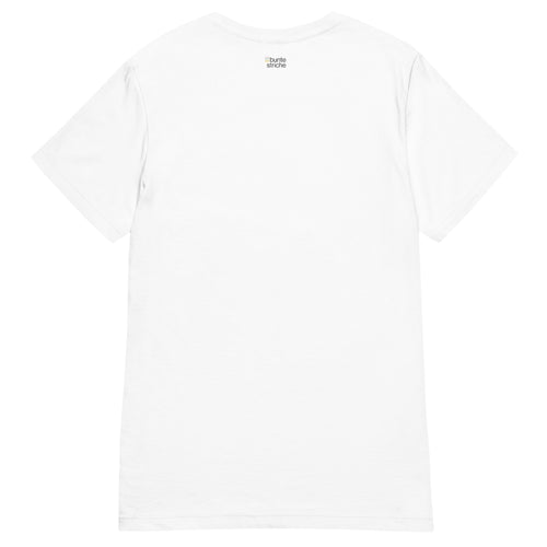 Rückseite des weißen T-Shirts mit kleinem „buntestriche“-Label mittig unter dem Kragen.